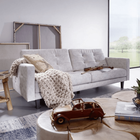 Sofa trzyosobowa klasyczna pikowana, na wysokich nóżkach Marino