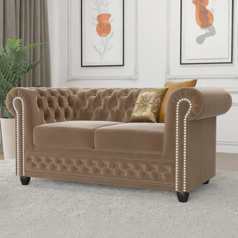 Beżowa dwuosobowa sofa pikowana na drewnianych nóżkach Chesterfield FELIX 2