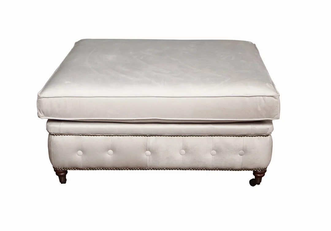Puf pikowany glamour 100x100 VINCENT — Amore 31