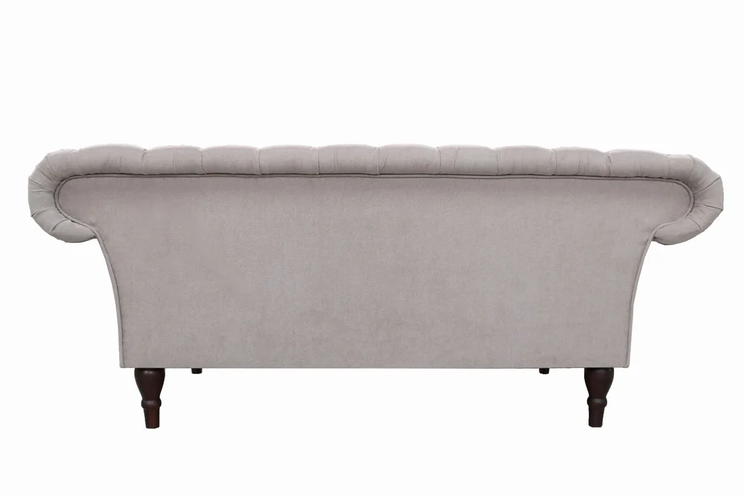 Sofa dwuosobowa PORTO jasnoszara – elegancja i wygoda w stylu Chesterfield — zdjęcie 4