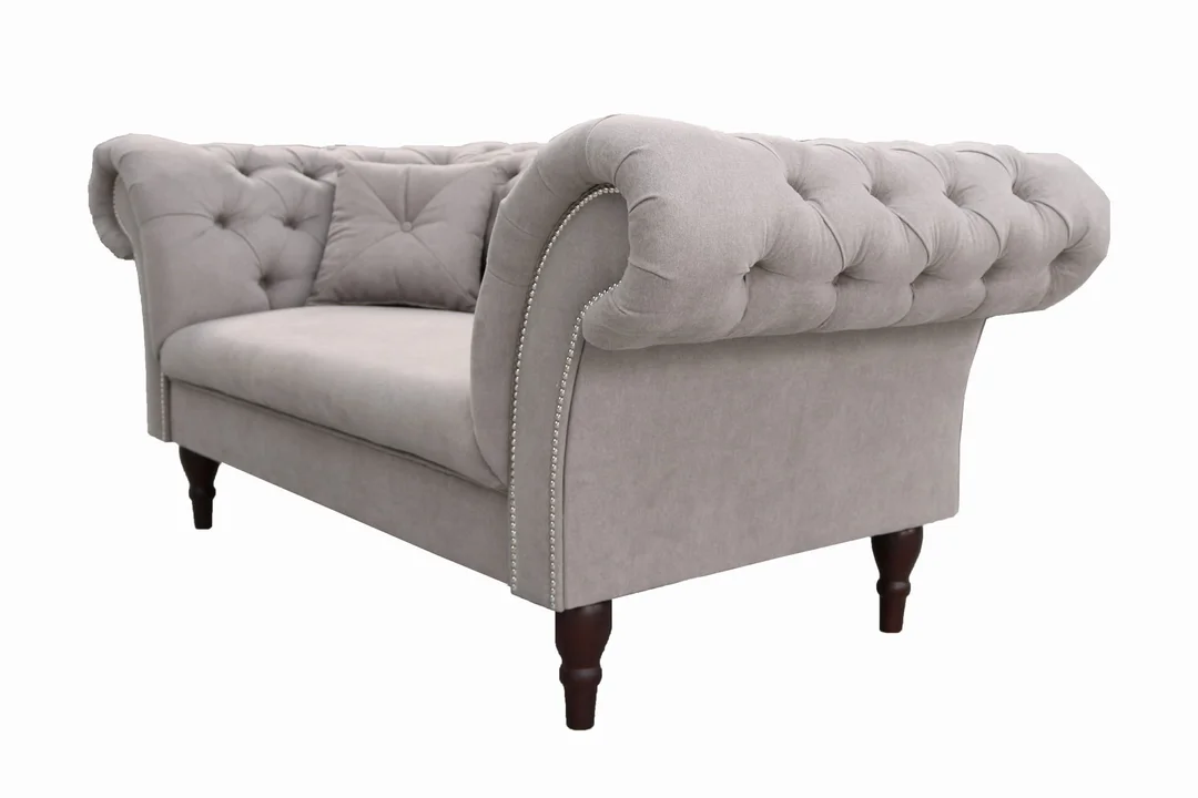 Sofa dwuosobowa PORTO jasnoszara – elegancja i wygoda w stylu Chesterfield — zdjęcie 3
