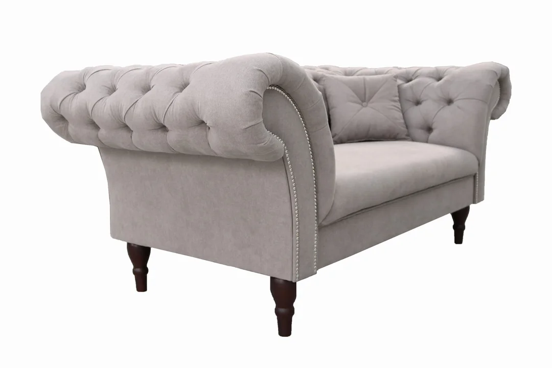 Sofa dwuosobowa PORTO jasnoszara – elegancja i wygoda w stylu Chesterfield — zdjęcie 5
