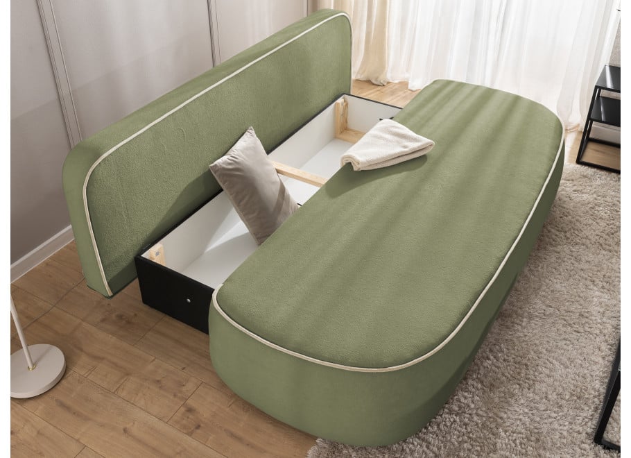 Sofa z funkcją spania Bali zielona pluszowa z ozdobną lamówką i poduszkami - Soft 12 + Soft 2