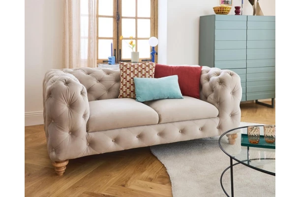 Sofa dwuosobowa pikowana TEO WOOD Chesterfield - sofy