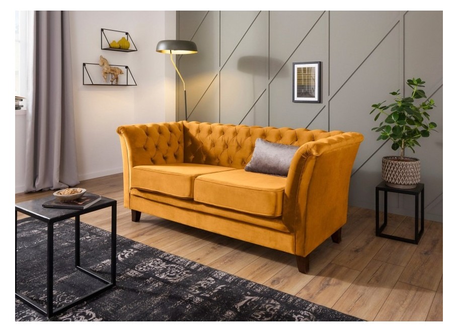 Pikowana sofa musztardowa Chesterfield HASSO 2 - idealna do małego mieszkania 2