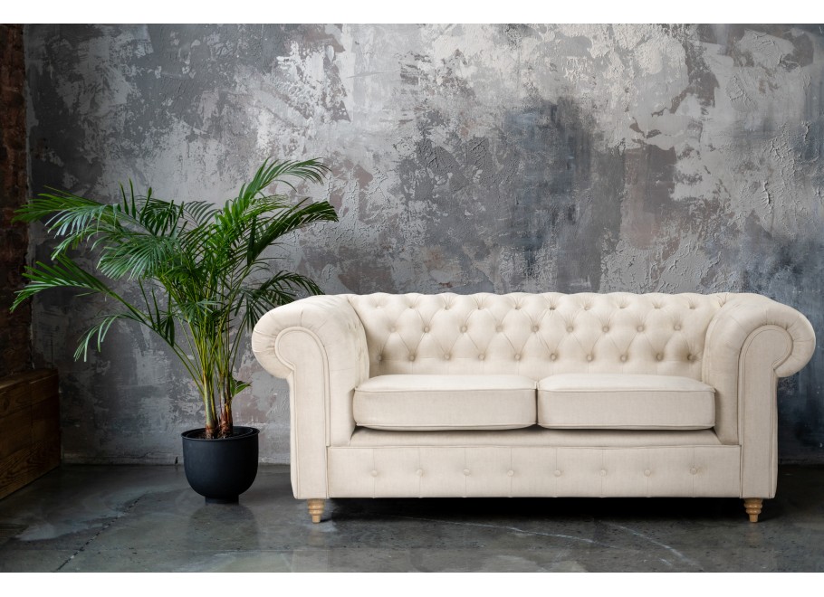 Beżowa sofa dwuosobowa pikowana Chesterfield z funkcją spania Fins - Vogue 01