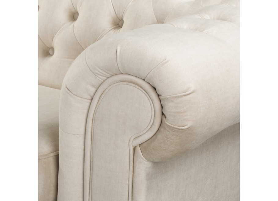 Beżowa sofa dwuosobowa pikowana Chesterfield z funkcją spania Fins - Vogue 01