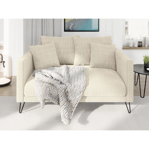 Kremowa sofa Ovi – elegancka kanapa z poduszkami na wysokich nogach