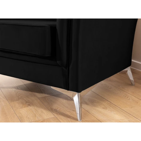 Sofa pikowana czarna – Chesterfield trzyosobowa HASSO BIS z wysokimi nogami