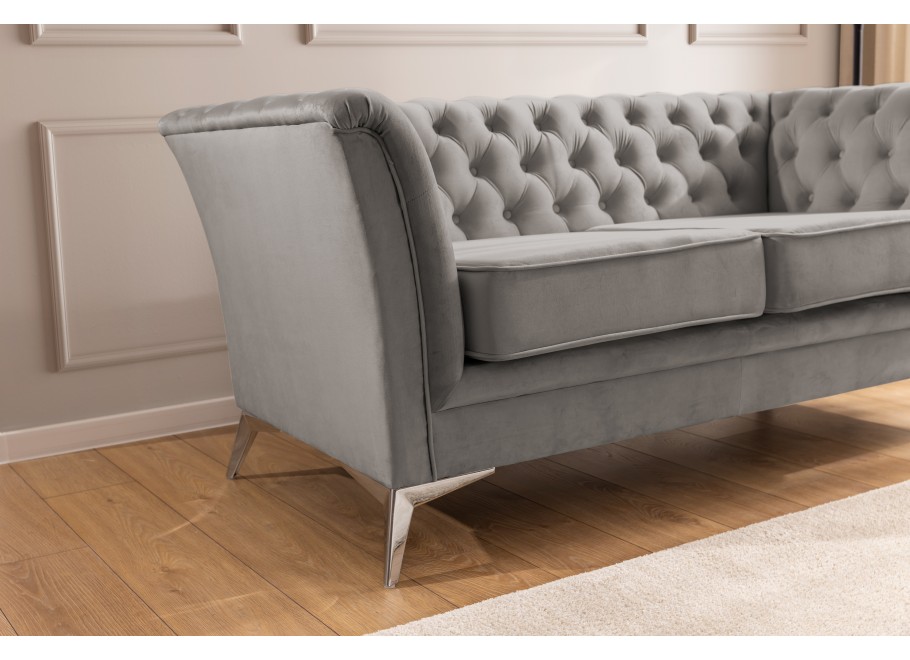 Pikowana sofa Chesterfield HASSO BIS – szary kolor, stylowa, na wysokich nogach - Riviera 91