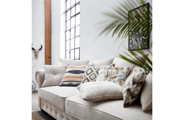 Kanapa trzyosobowa pikowana glamour LUZERN - design i funkcjonalnosc w parze Kanapa trzyosobowa pikowana glamour LUZERN - design i funkcjonalnosc w parze