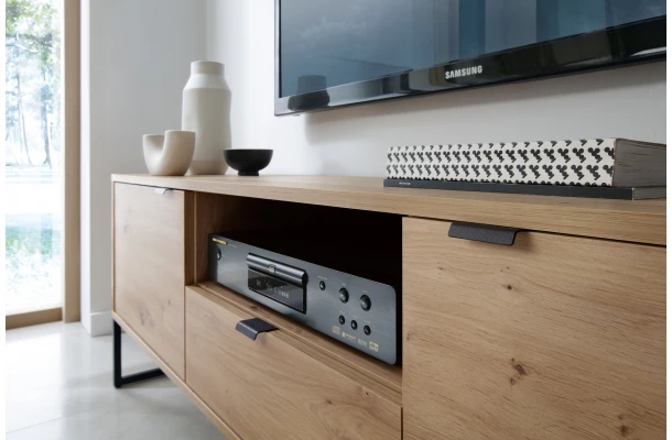 Stolik RTV Lamber LRTV153 - design i funkcjonalnosc w parze
