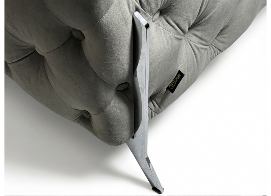 Sofa pikowana szara glamour Chesterfield na wysokich nóżkach TEO HIGH 3 - Riviera 91