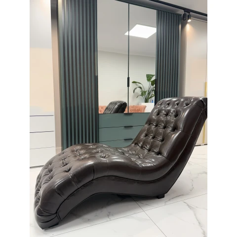 Szezlong pikowany brązowy w ekoskórze glamour leżanka TOKIO